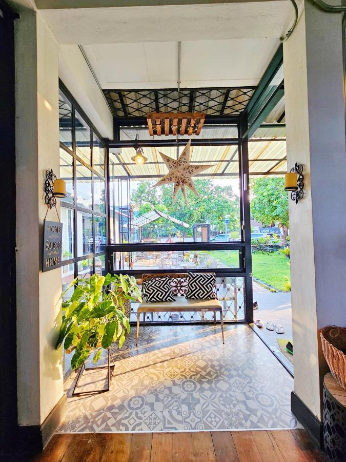 Sherloft Home & Hostel Chiang Mai Exterior foto